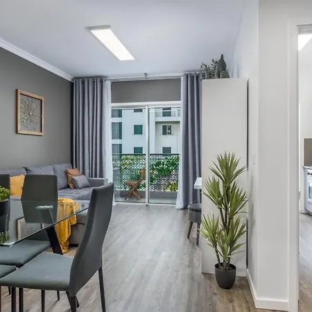 Flh Nature Flat With Balcony Φουνκάλ