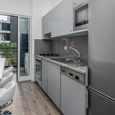 아파트 Flh Nature Flat With Balcony 푼샬