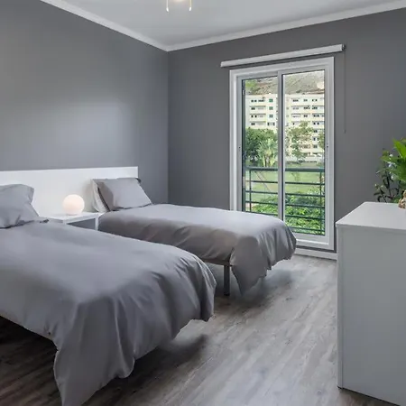 Flh Nature Flat With Balcony フンシャル